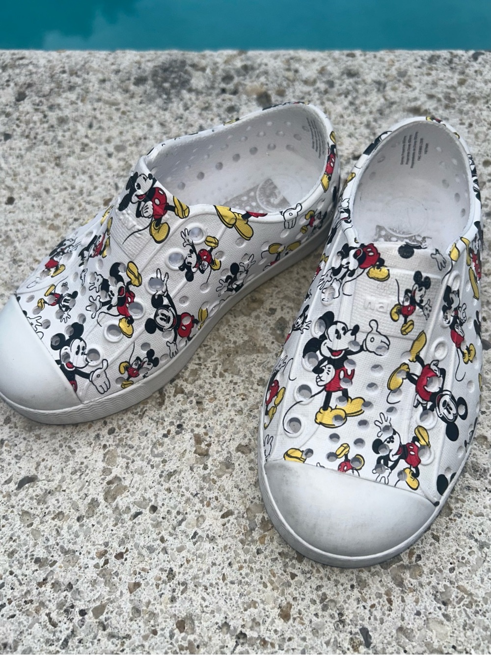 Disney x Native Jefferson slip-on shoes kid baby size 7 Mickey Mouse print white